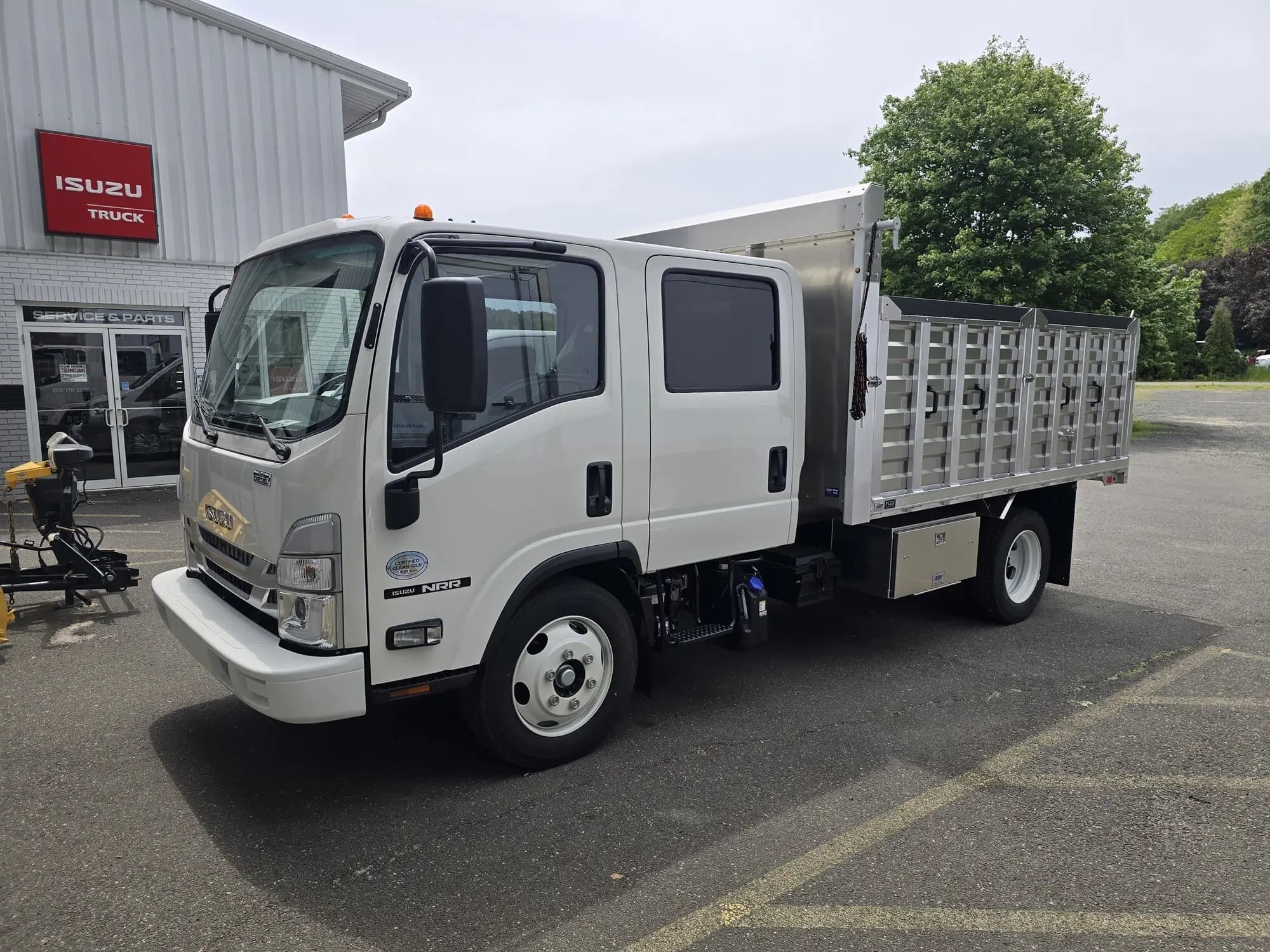 2024 Isuzu NRR