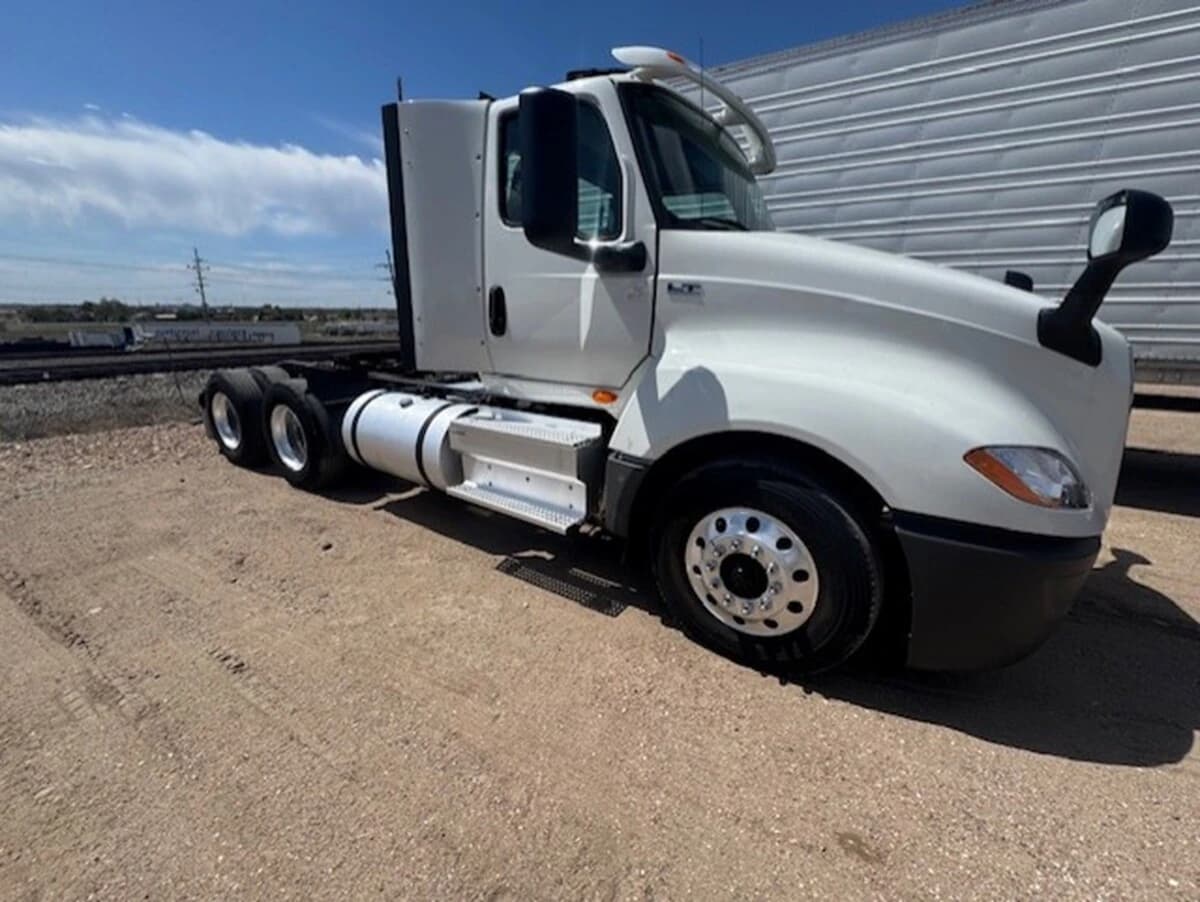 2019 International LT in Dodge City, KS — photo 3