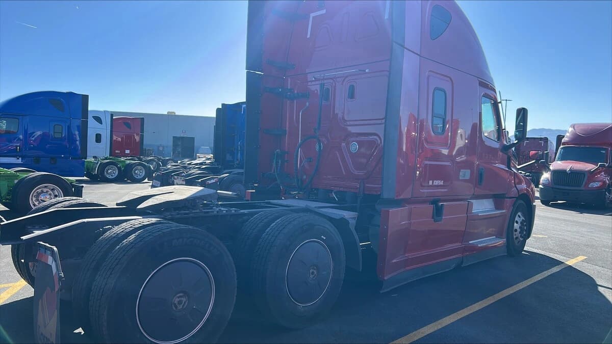2022 Freightliner Cascadia in Salt Lake City, UT — photo 5