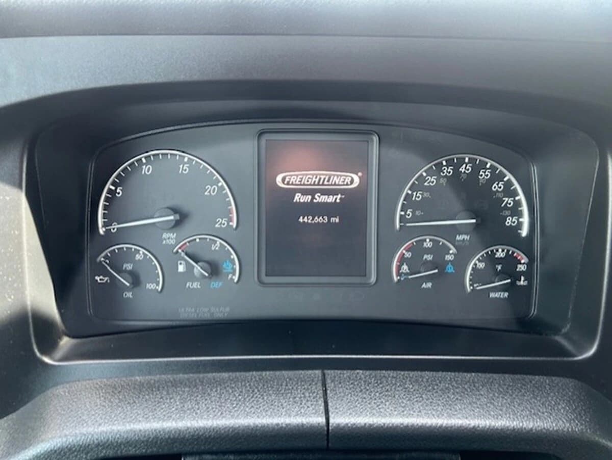 2024 Freightliner Cascadia in Fort Worth, TX — photo 21
