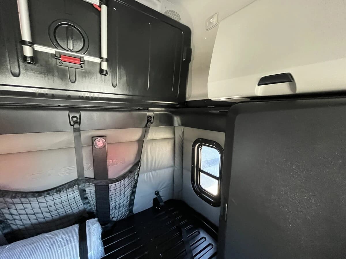 2022 Freightliner Cascadia in Kansas City, MO — photo 30