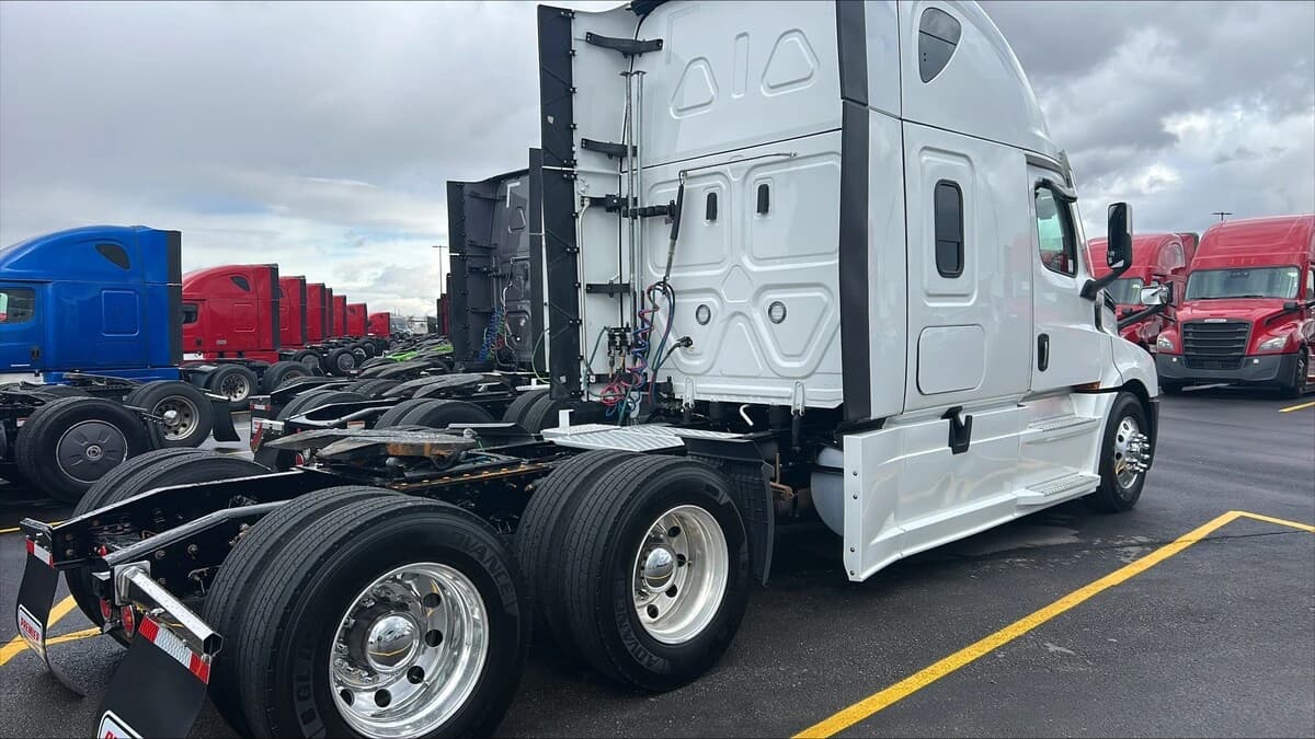 2024 Freightliner Cascadia in Salt Lake City, UT — photo 4