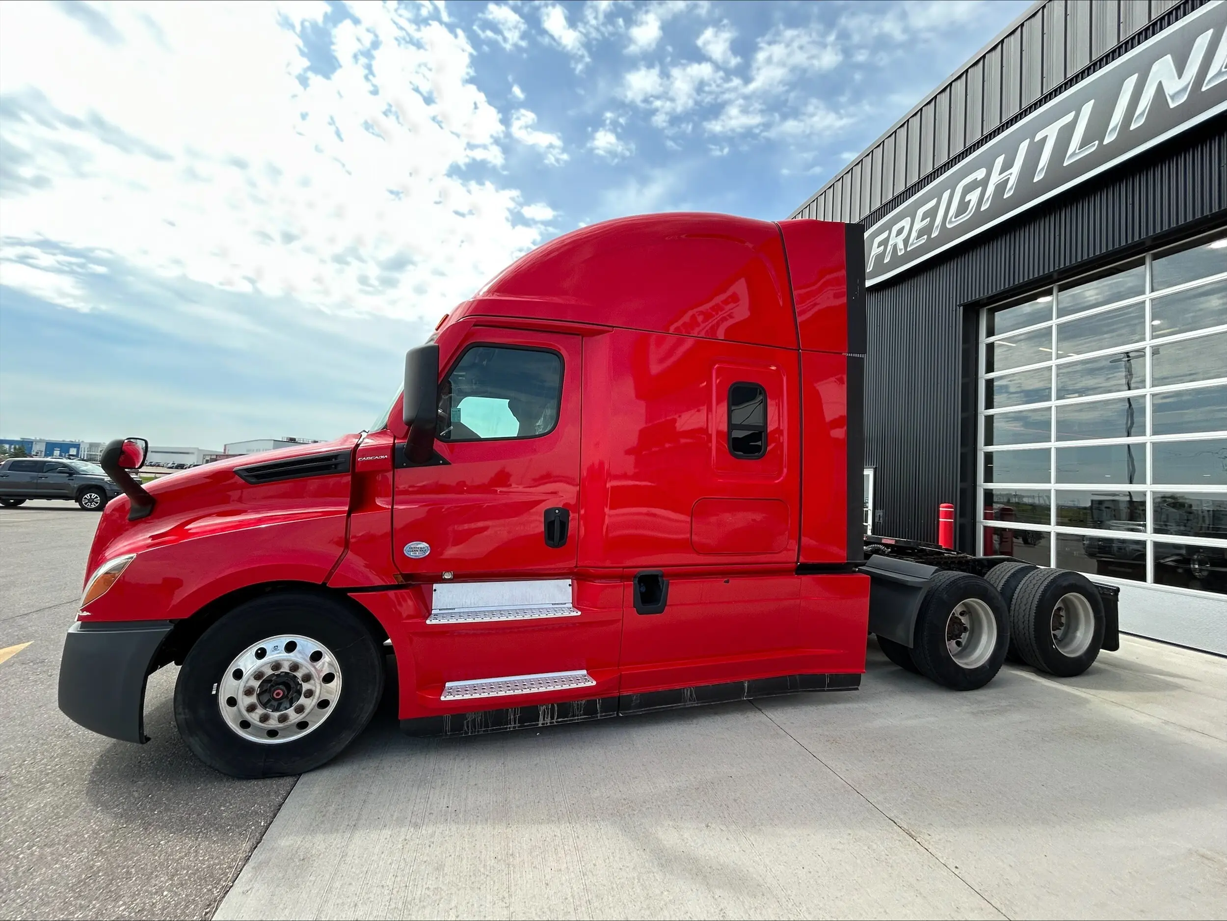 2020 Freightliner Cascadia in Winnipeg, MB — photo 5