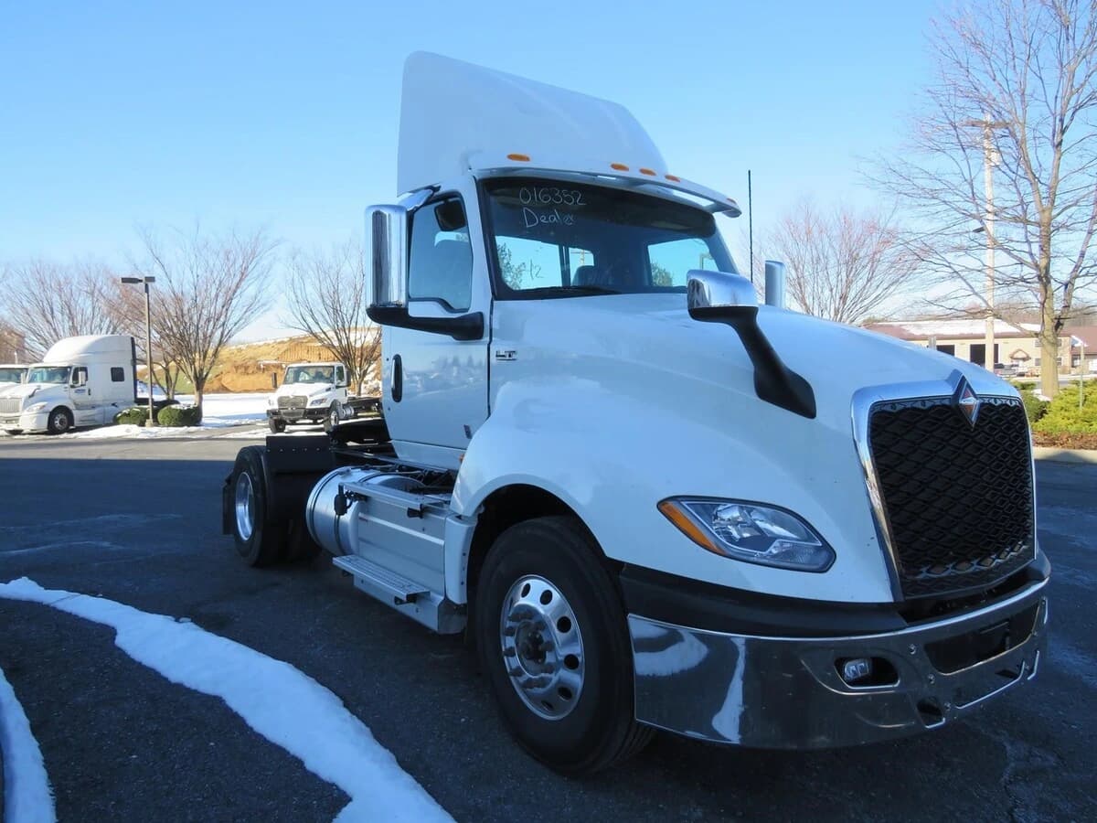 2025 International LT in Johnstown, PA — photo 3