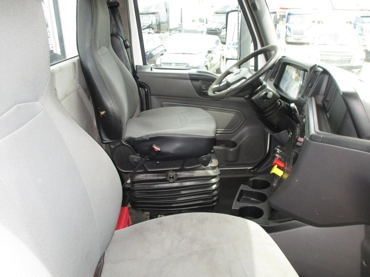 2019 International LT in Altoona, IA — photo 21