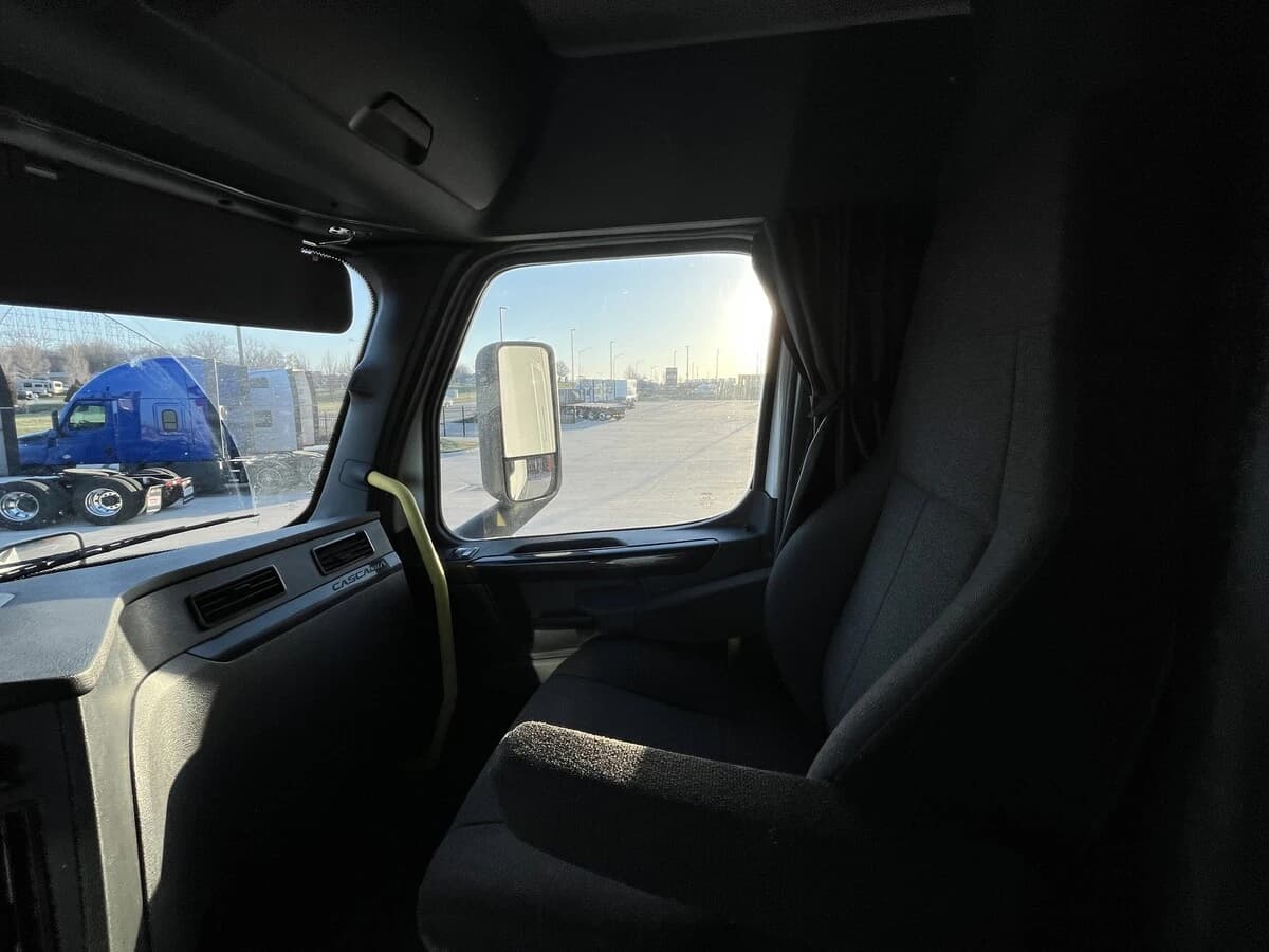2024 Freightliner Cascadia in Chattanooga, TN — photo 31