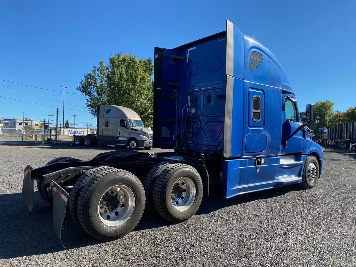 2021 Freightliner Cascadia in Portland, OR — photo 5