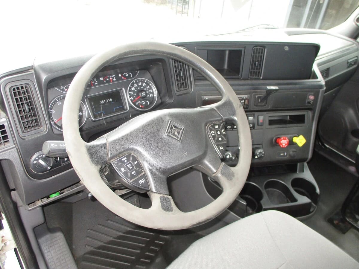 2019 International LT in Altoona, IA — photo 14