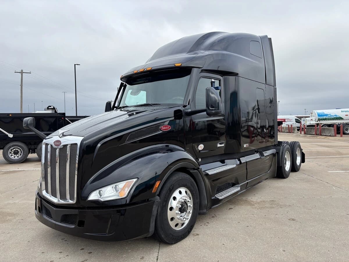 2023 Peterbilt 579