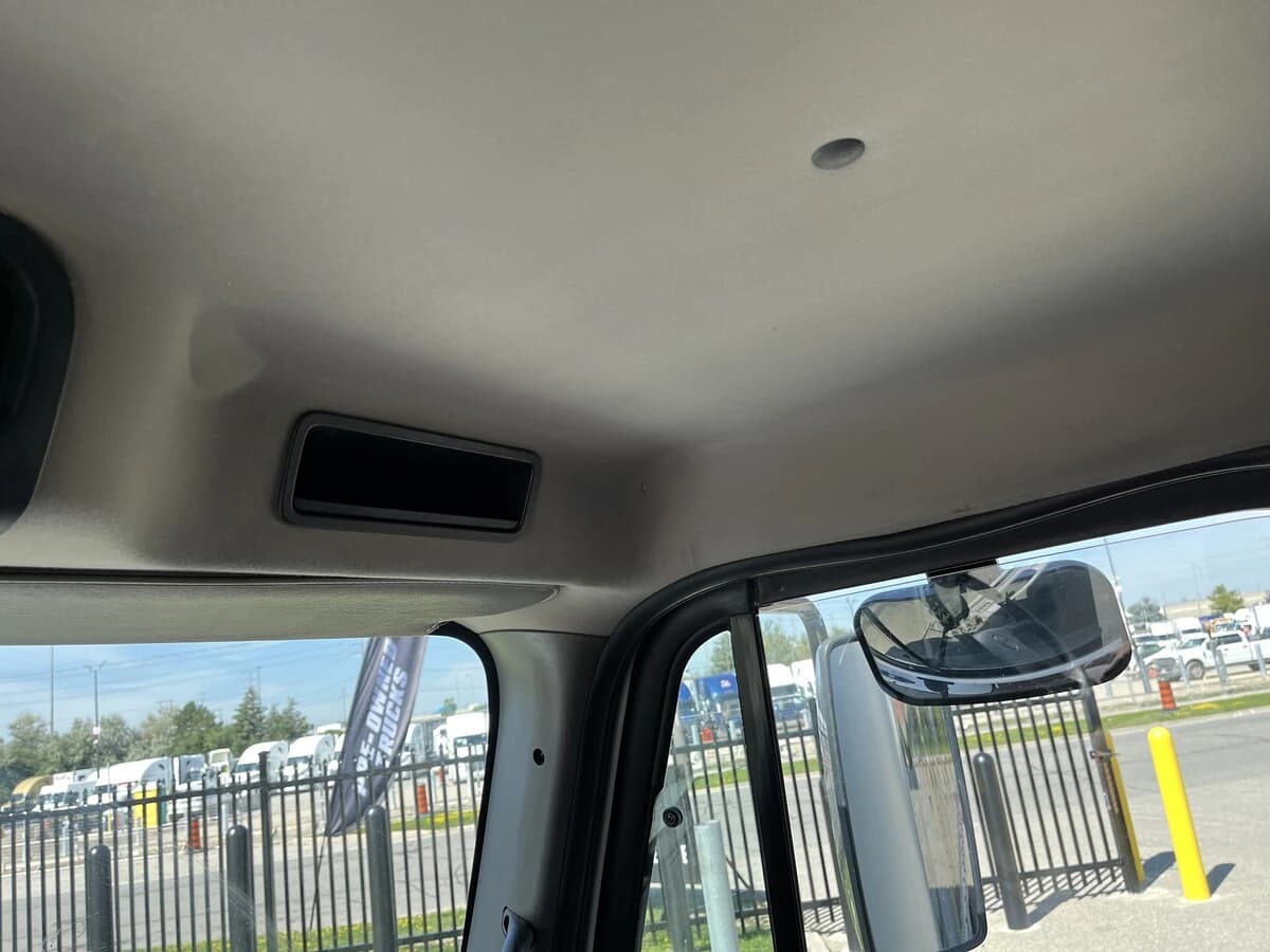 2019 Freightliner M2 106 in Hamilton, ON — photo 28