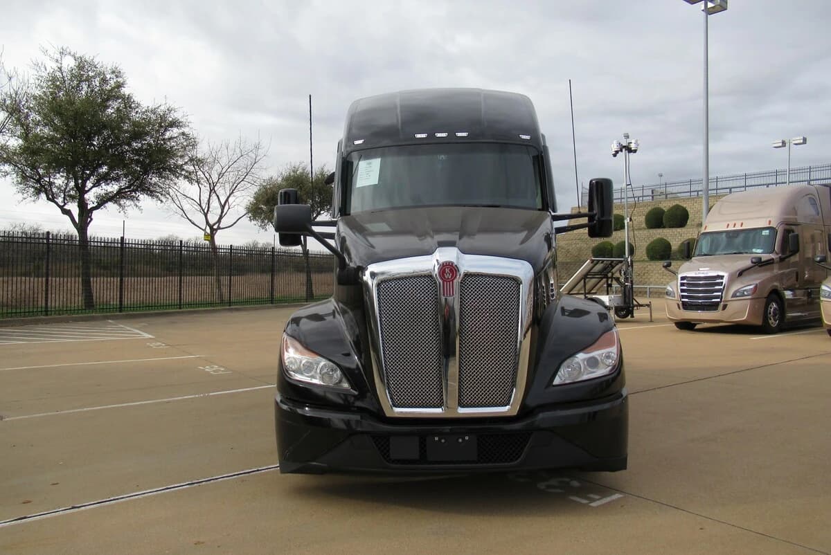 2023 Kenworth T680 in Dallas, TX — photo 7
