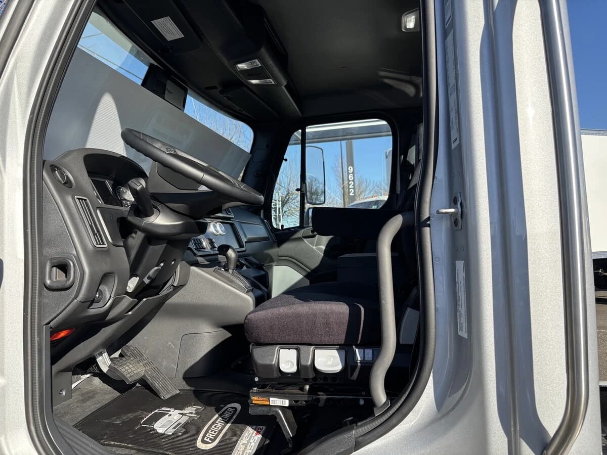 2025 Freightliner M2 106 in Portland, OR — photo 7