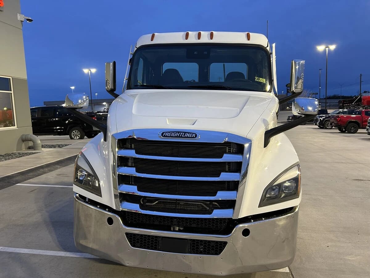 2023 Freightliner Cascadia in Amarillo, TX — photo 2