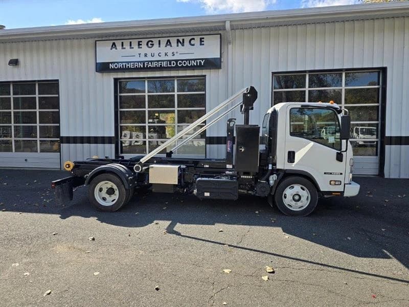 2024 Isuzu NRR in Danbury, CT — photo 9