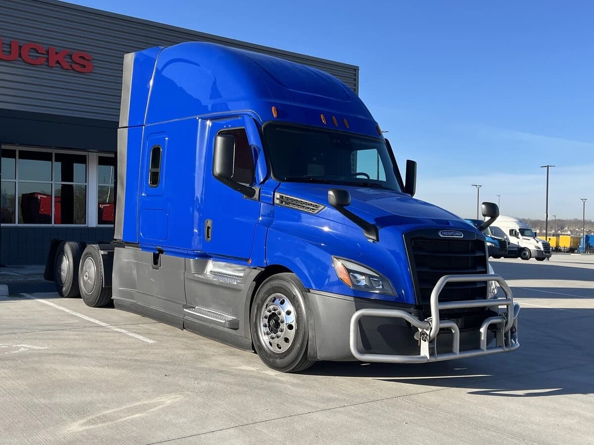 2022 Freightliner Cascadia in Kansas City, MO — photo 16