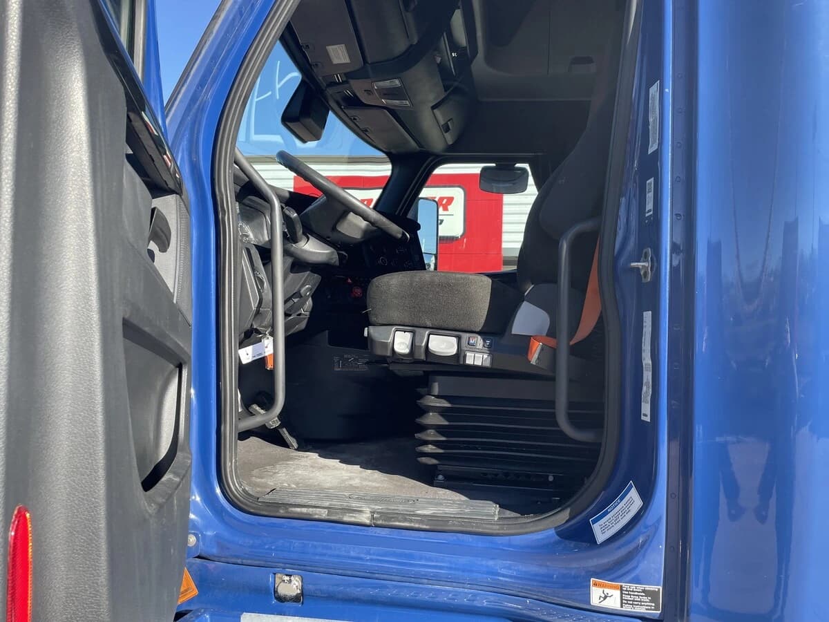 2023 Freightliner Cascadia in Chattanooga, TN — photo 16