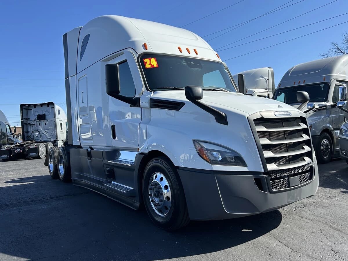2024 Freightliner Cascadia in Chattanooga, TN — photo 2