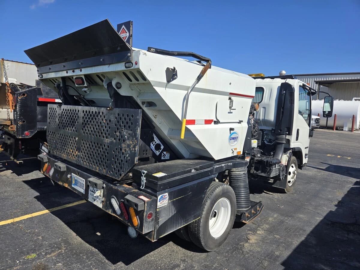 2023 Isuzu NPR in Louisville, KY — photo 3