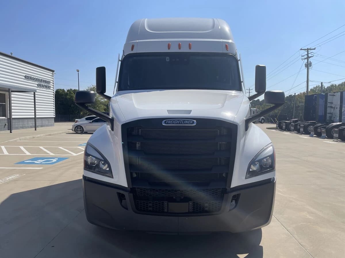 2024 Freightliner Cascadia in Chattanooga, TN — photo 2