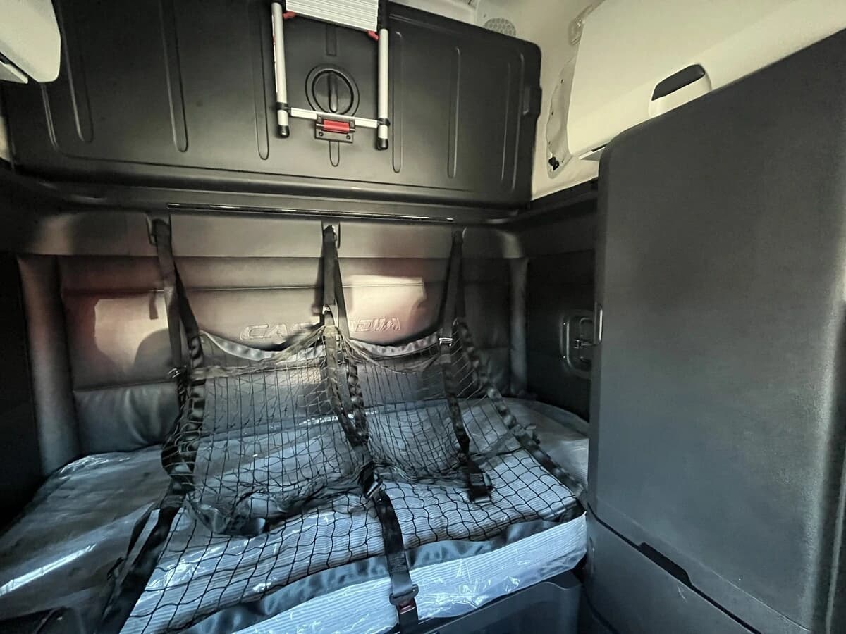 2023 Freightliner Cascadia in Kansas City, MO — photo 28