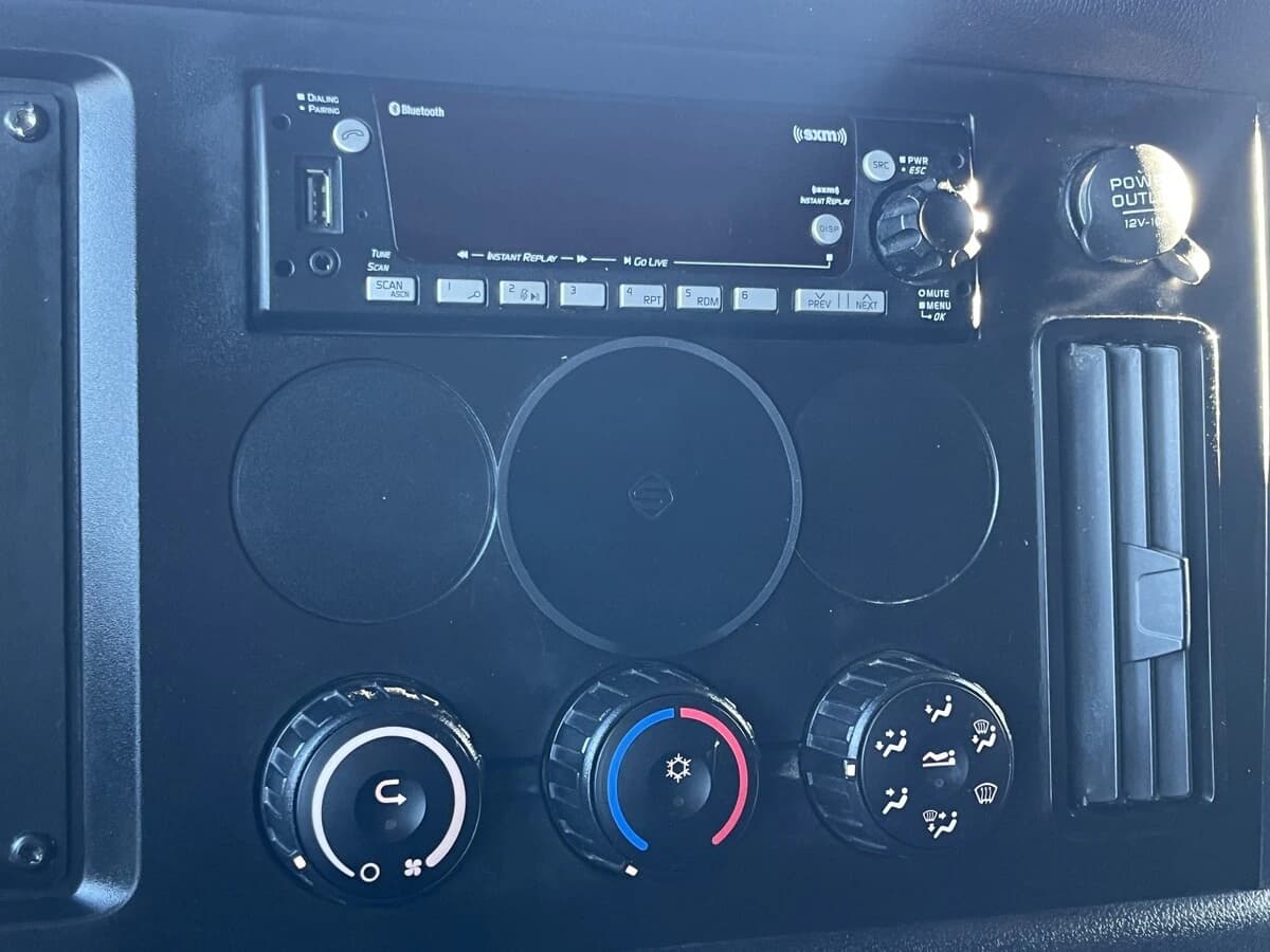 2023 Freightliner Cascadia in Kansas City, MO — photo 20