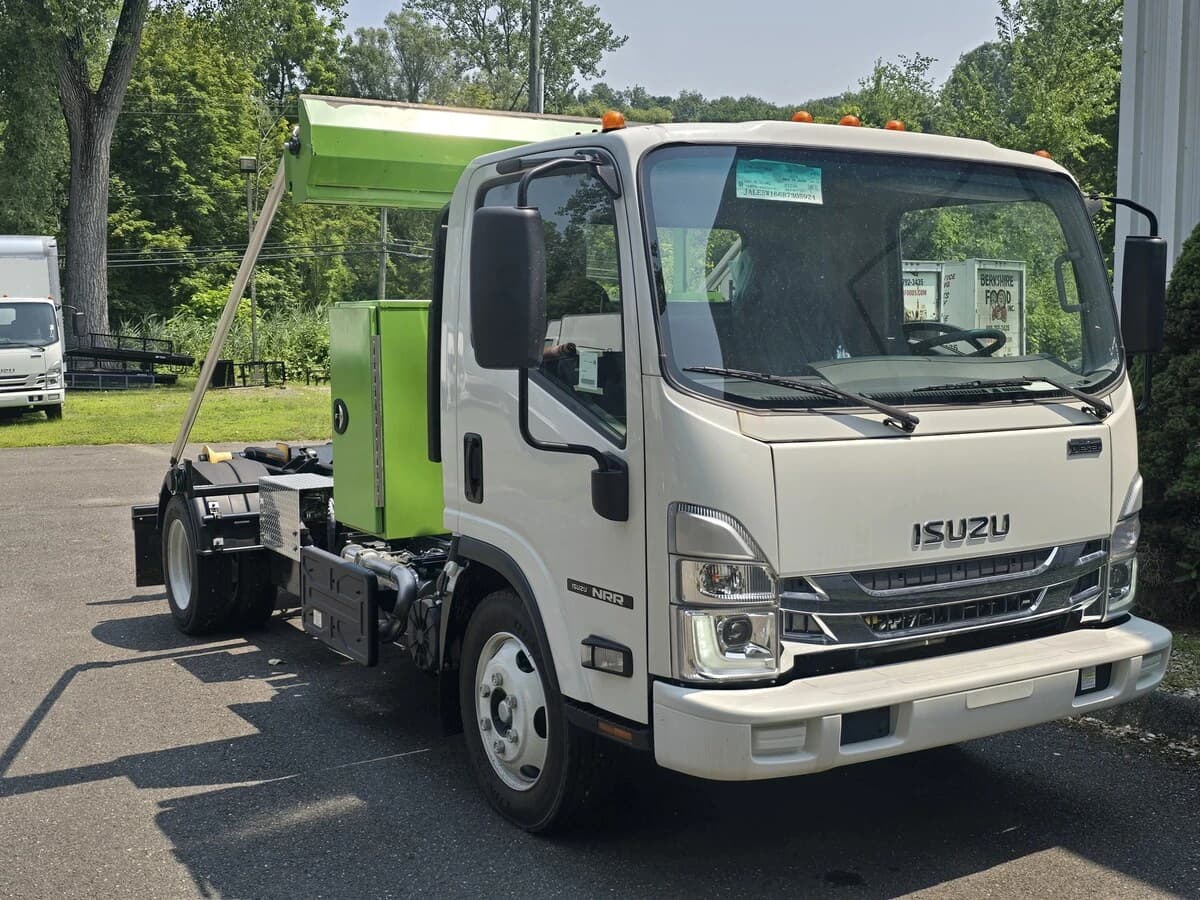 2024 Isuzu NRR