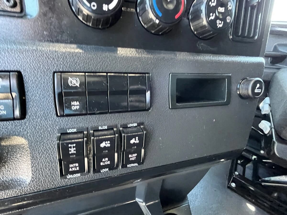 2023 Freightliner Cascadia in Chattanooga, TN — photo 29