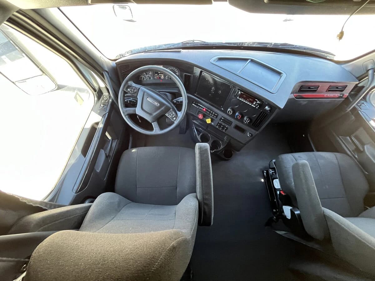2023 Freightliner Cascadia in Chattanooga, TN — photo 33