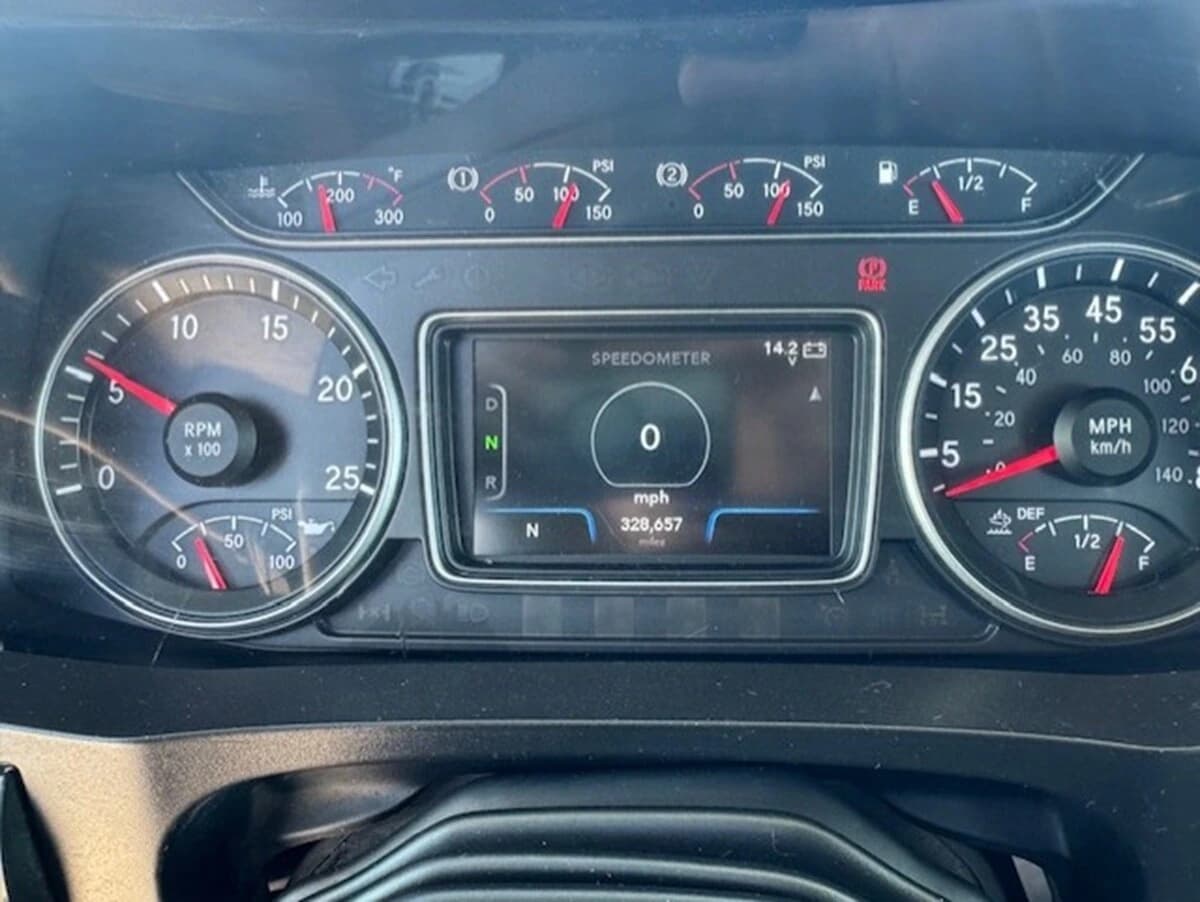 2018 International LT in Dodge City, KS — photo 6