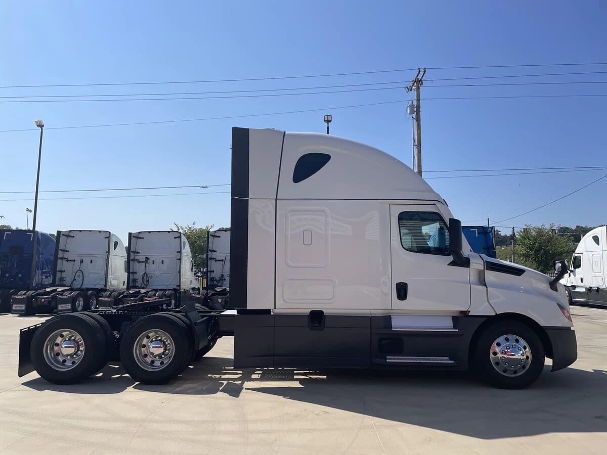 2023 Freightliner Cascadia in Chattanooga, TN — photo 5