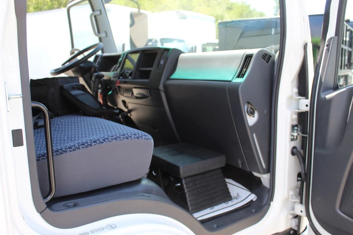 2024 Isuzu NRR in Danbury, CT — photo 7
