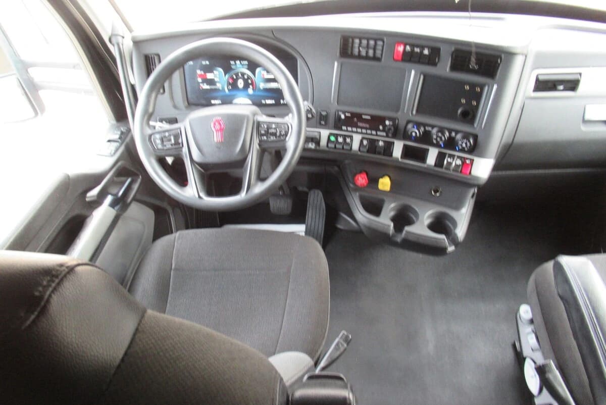 2023 Kenworth T680 in Dallas, TX — photo 20