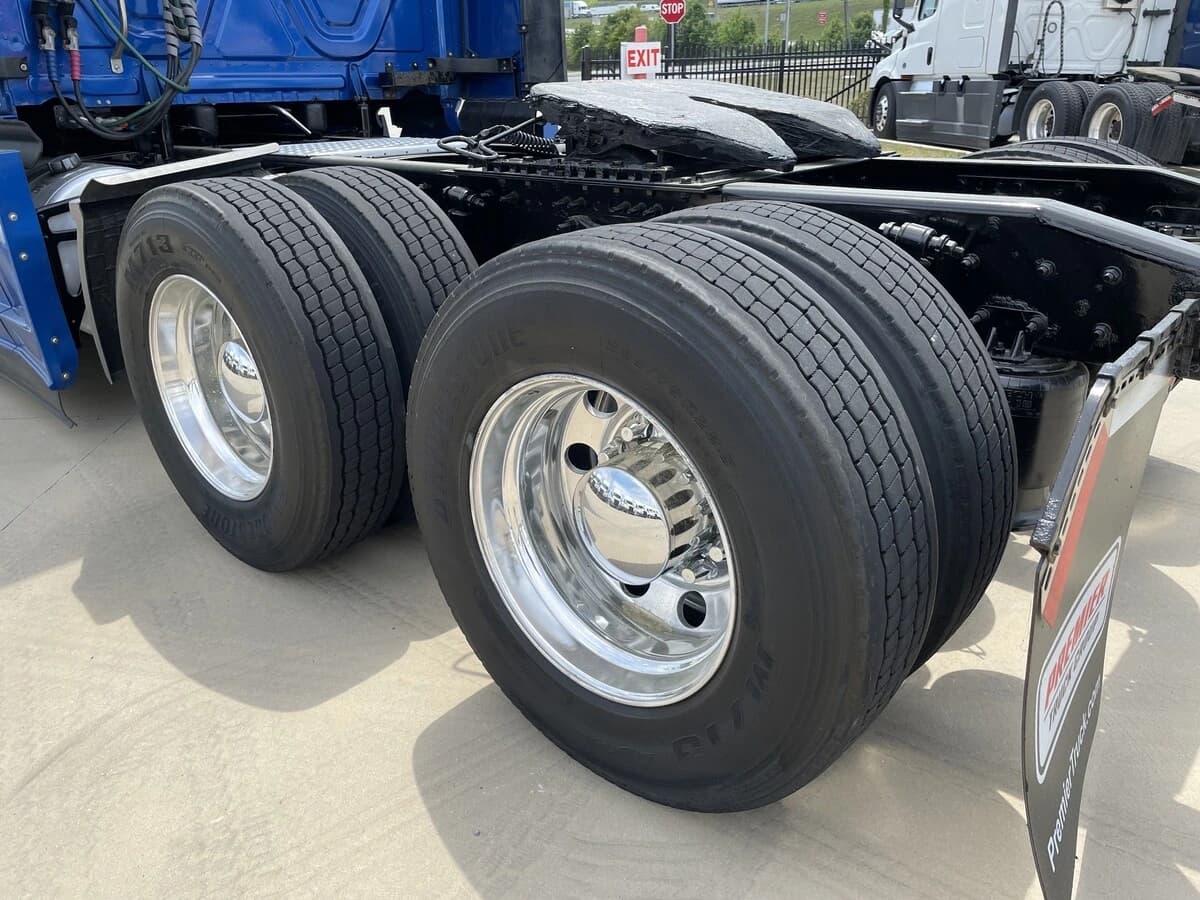 2021 Freightliner Cascadia in Chattanooga, TN — photo 12