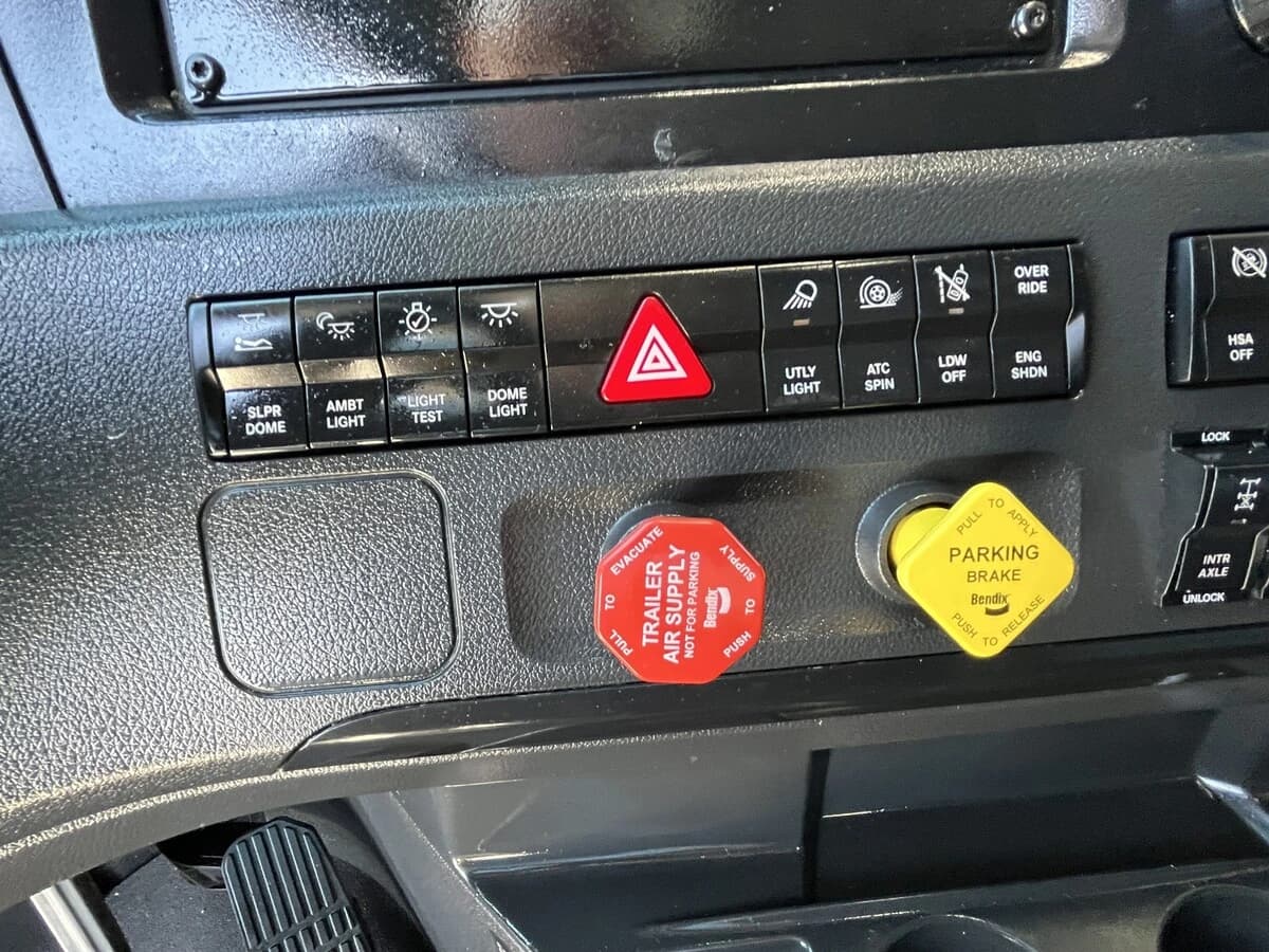 2023 Freightliner Cascadia in Chattanooga, TN — photo 28