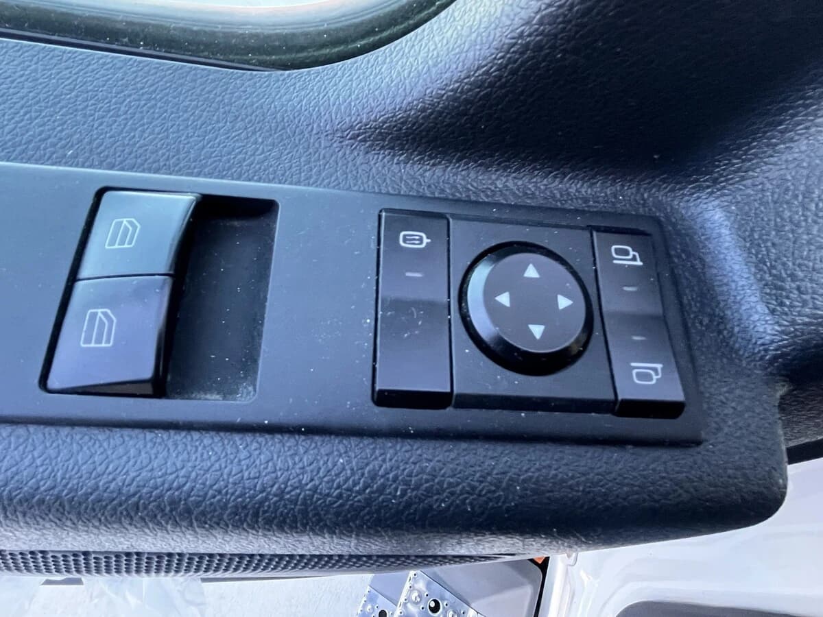 2023 Freightliner Cascadia in Kansas City, MO — photo 16