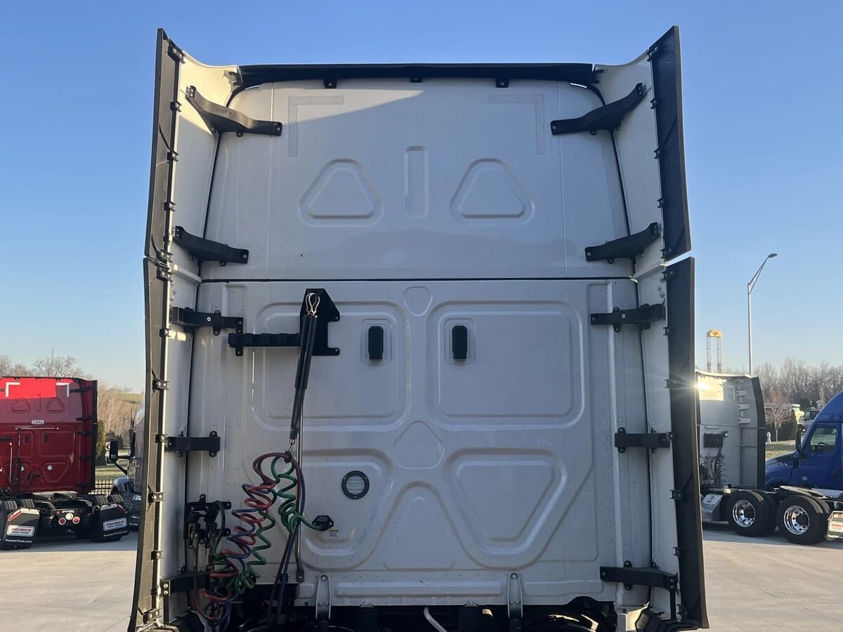 2024 Freightliner Cascadia in Chattanooga, TN — photo 17