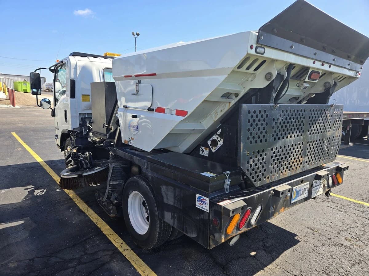 2023 Isuzu NPR in Louisville, KY — photo 2
