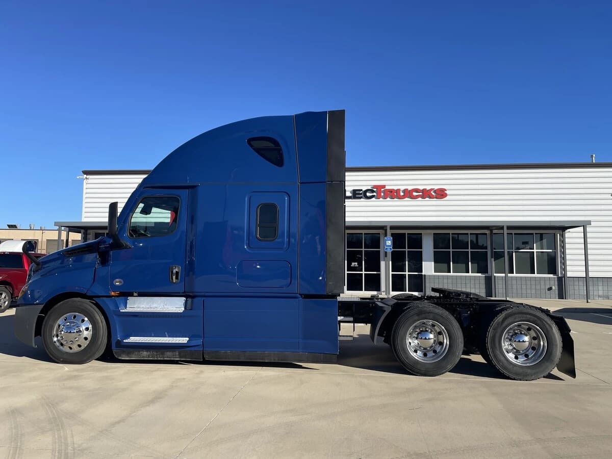 2023 Freightliner Cascadia in Chattanooga, TN — photo 13