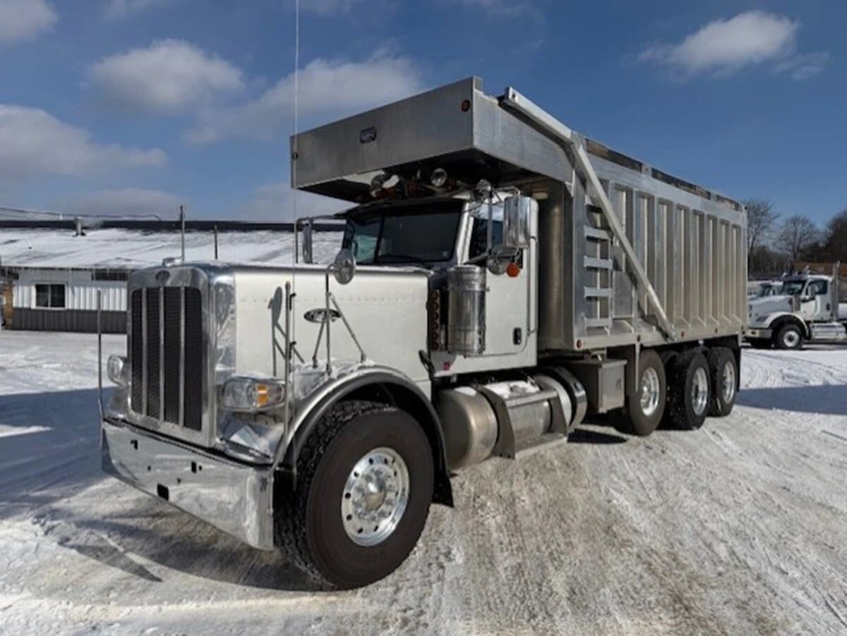 2020 Peterbilt 389