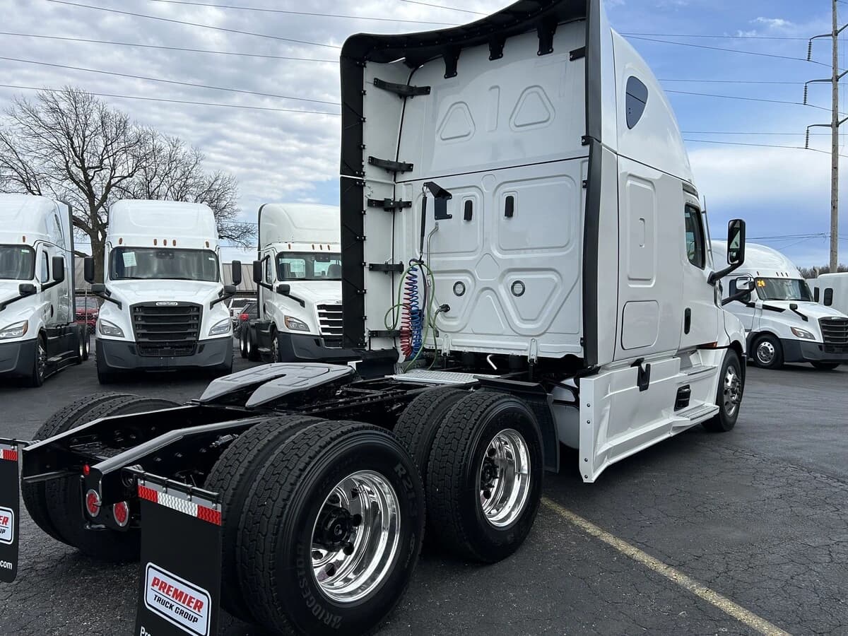 2024 Freightliner Cascadia in Chattanooga, TN — photo 4