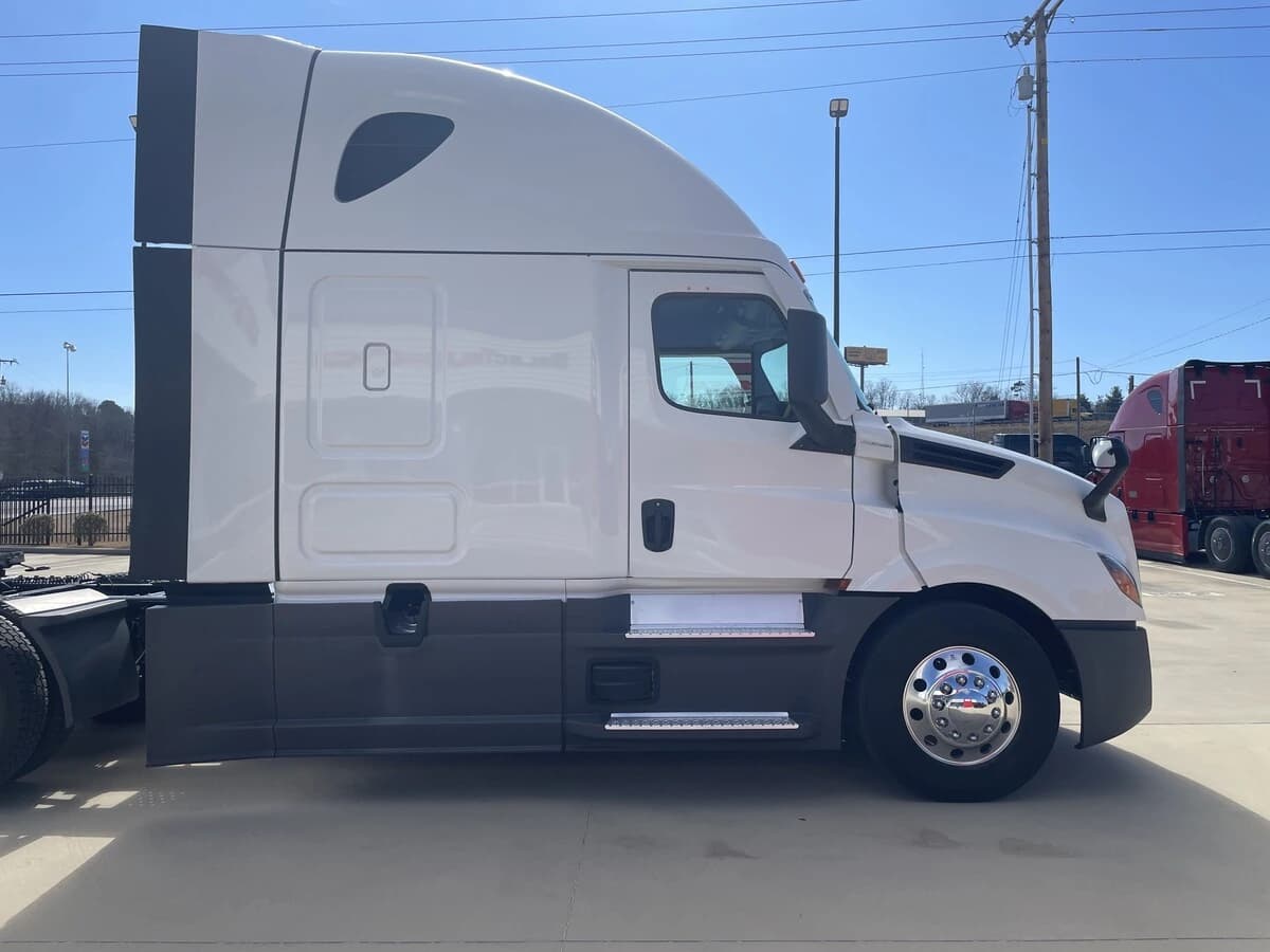 2024 Freightliner Cascadia in Chattanooga, TN — photo 5