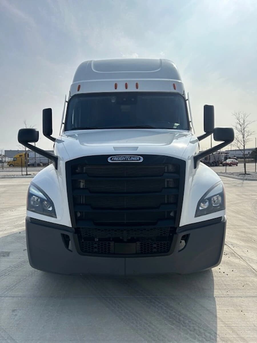 2023 Freightliner Cascadia in Fort Worth, TX — photo 5