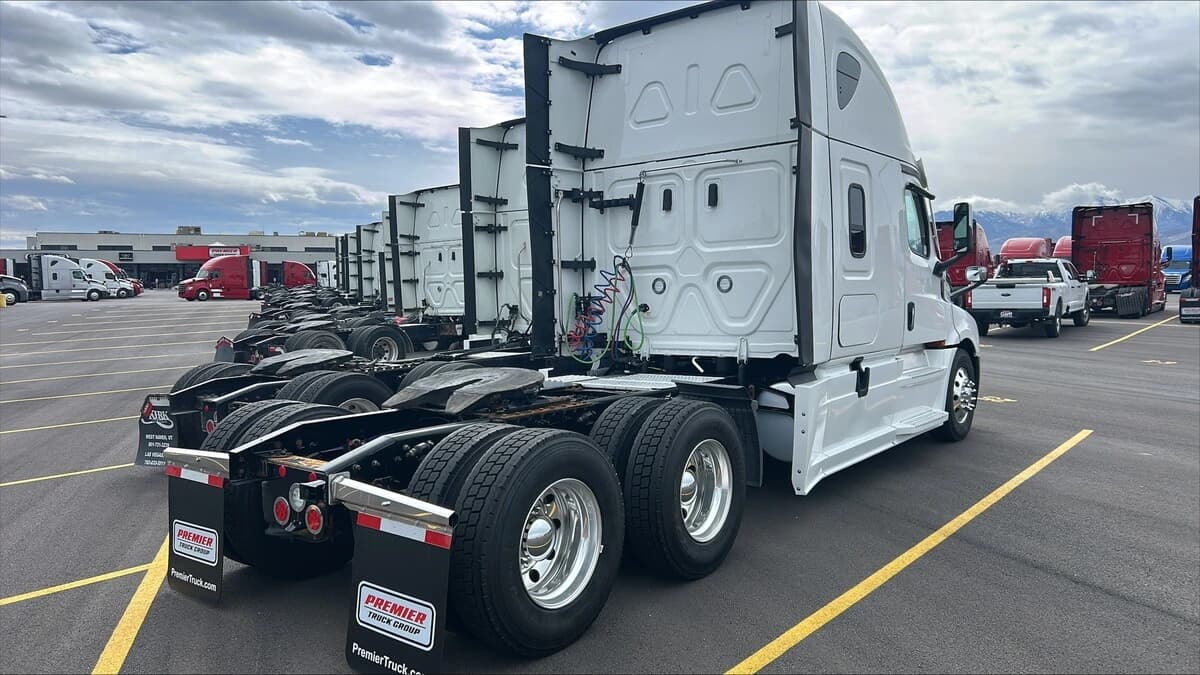 2024 Freightliner Cascadia in Salt Lake City, UT — photo 4