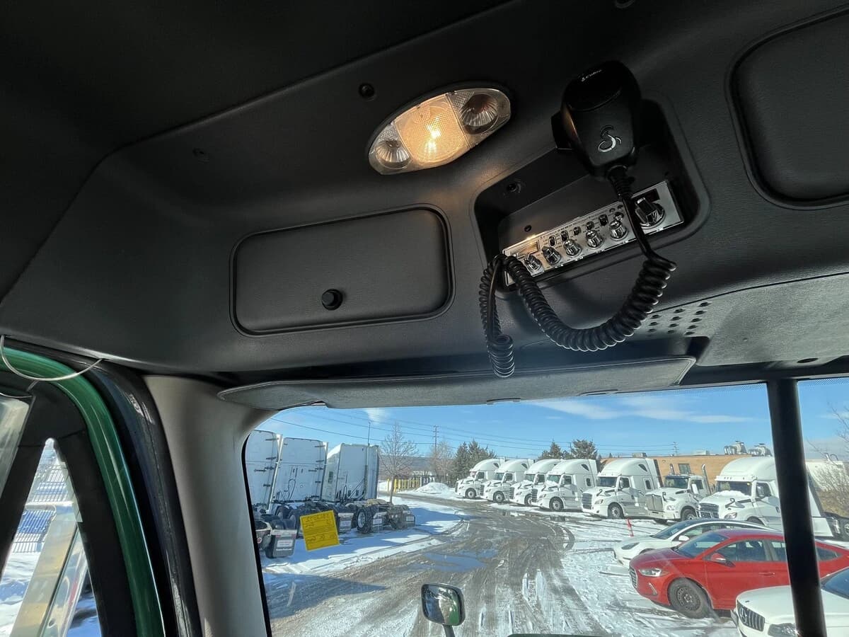 2012 Freightliner Cascadia in Mississauga, ON — photo 35