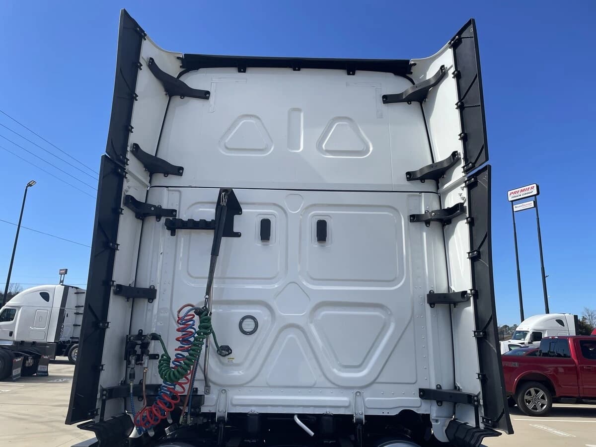 2024 Freightliner Cascadia in Chattanooga, TN — photo 12