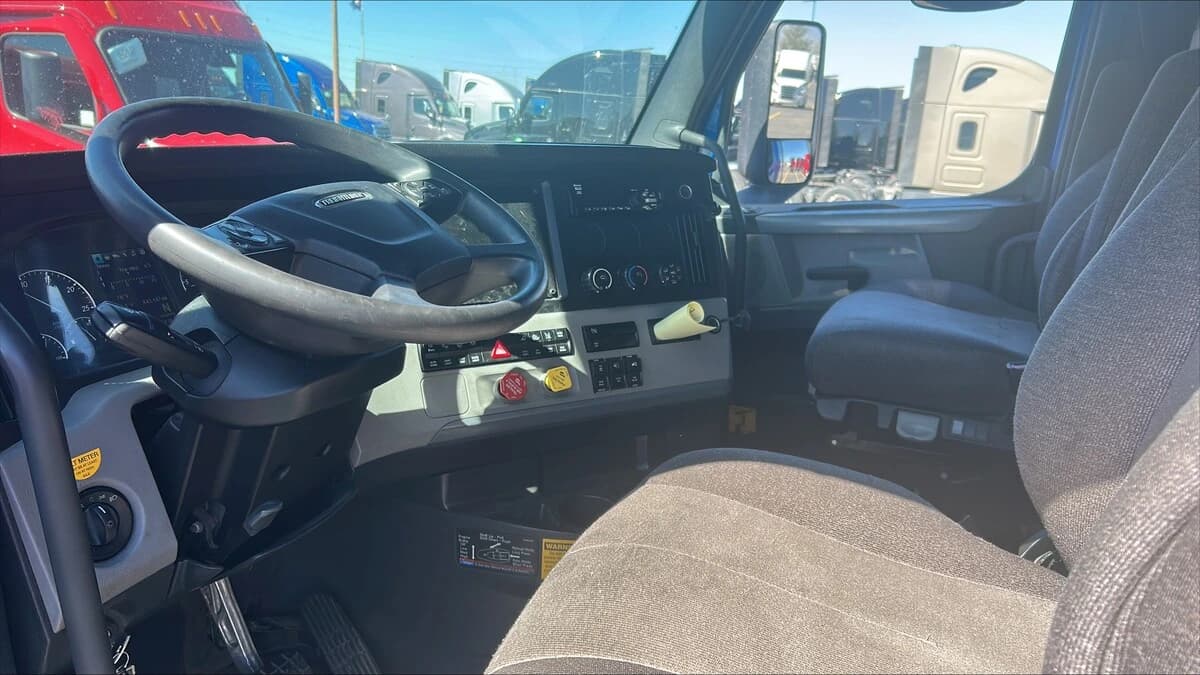 2022 Freightliner Cascadia in Salt Lake City, UT — photo 2