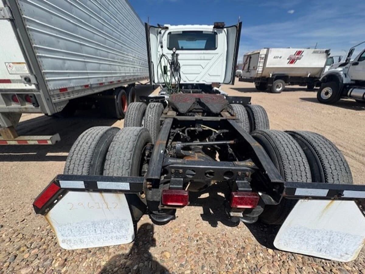 2019 International LT in Dodge City, KS — photo 5