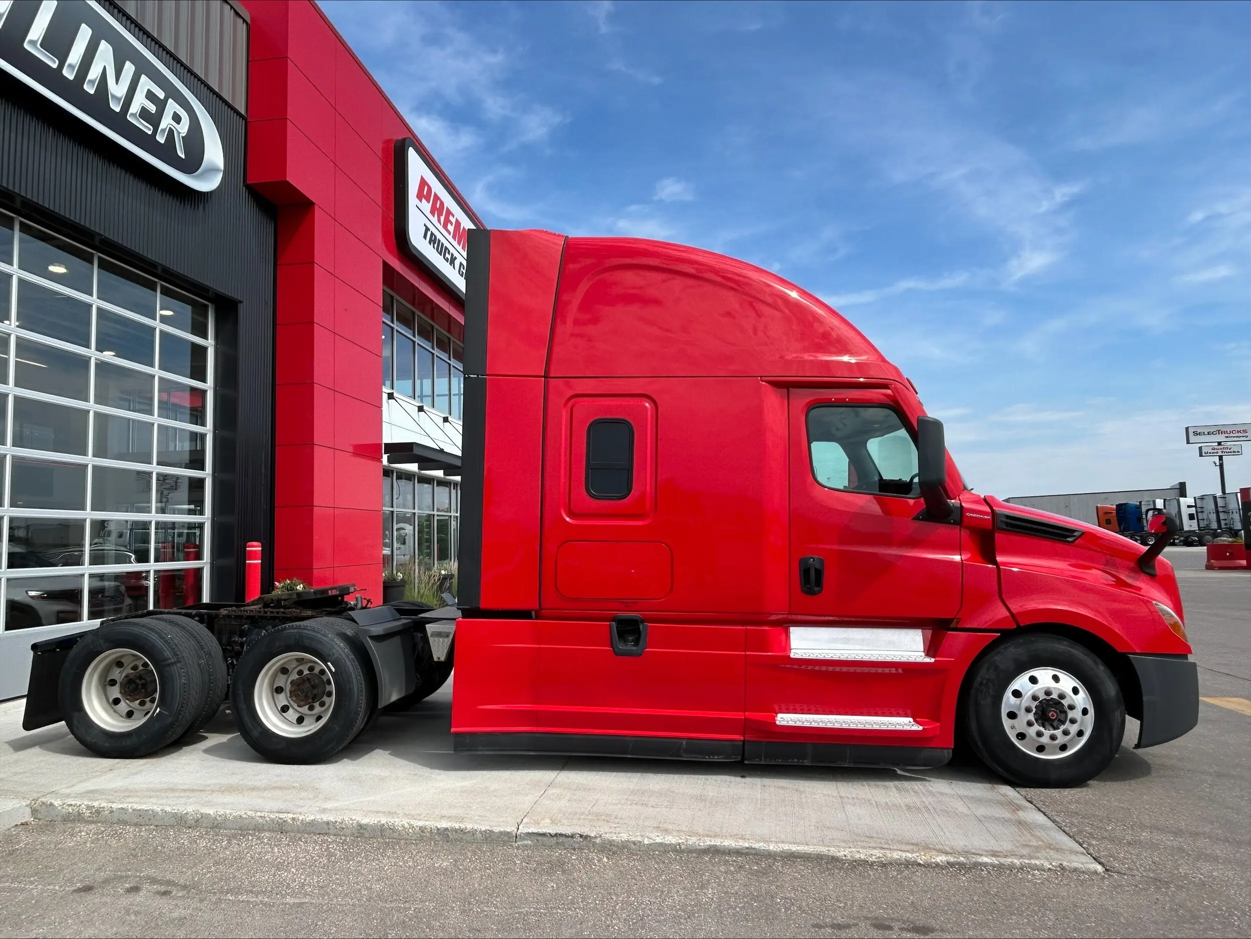 2020 Freightliner Cascadia in Winnipeg, MB — photo 4