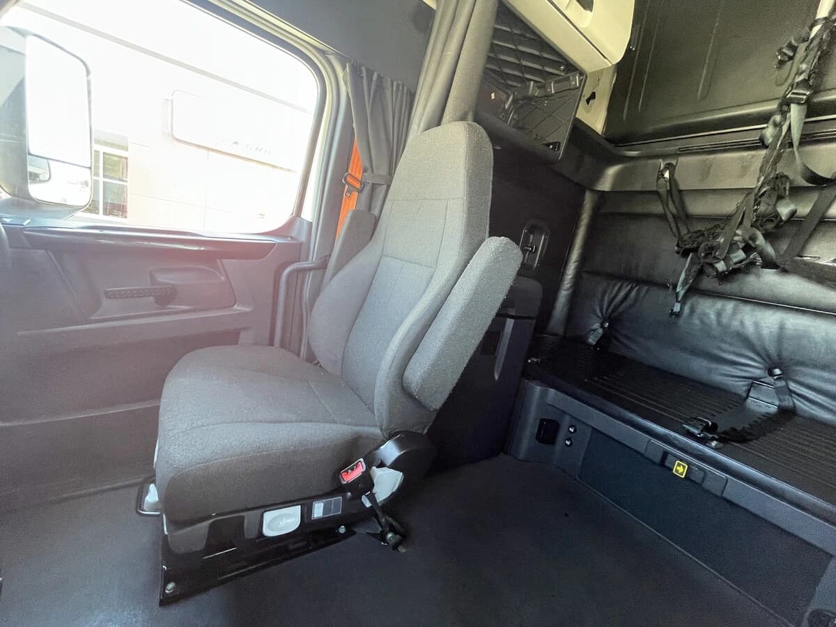 2023 Freightliner Cascadia in Chattanooga, TN — photo 22