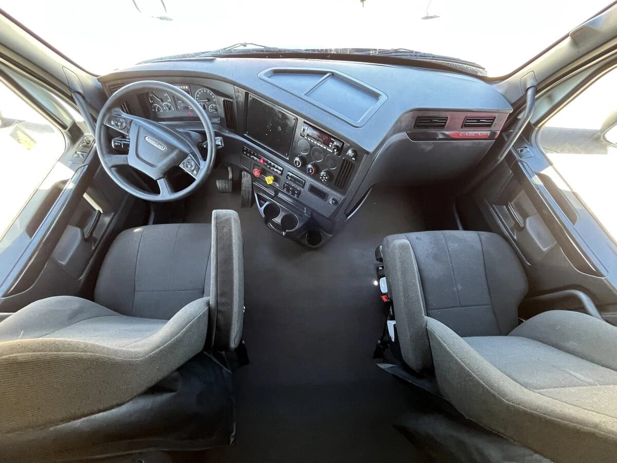 2023 Freightliner Cascadia in Chattanooga, TN — photo 32